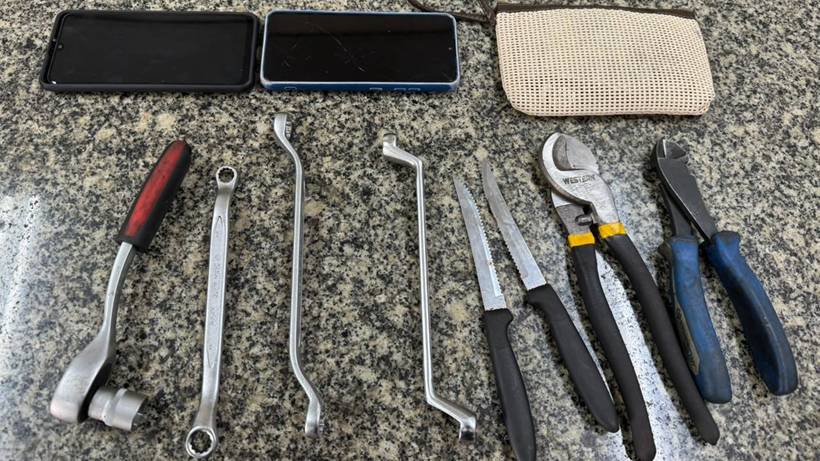 PRF prende dois homens e recupera peças furtadas de caminhões na Rodovia Fernão Dias