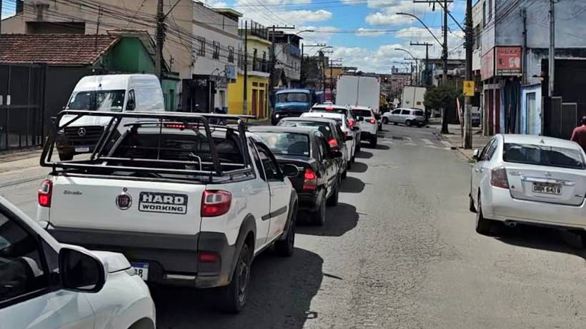 Interdição para obras na Dique II complica o trânsito na região do São Geraldo e Foch
