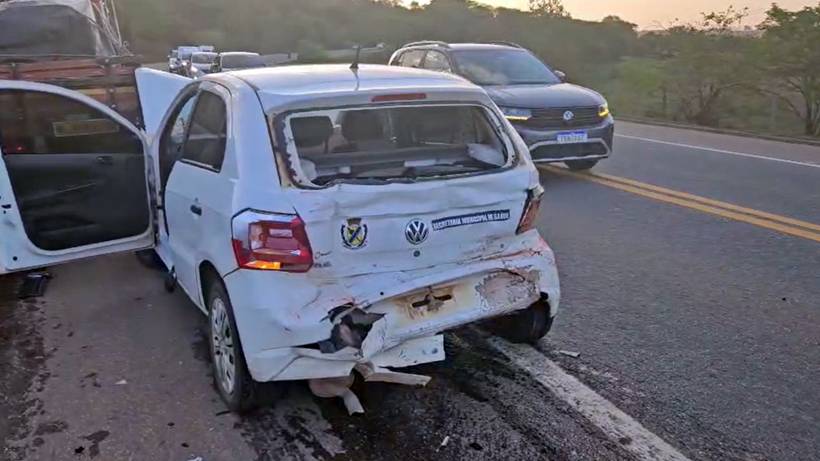 Veículo da Saúde de Santa Rita do Sapucaí é atingido por caminhão na BR-459