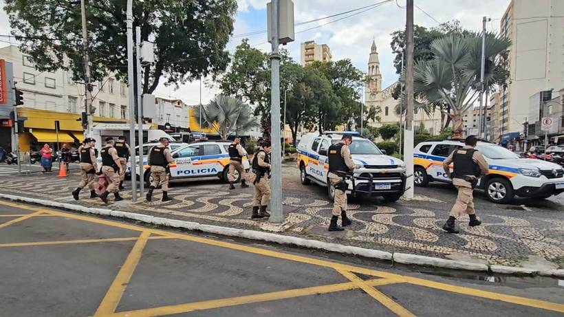Militares de Pouso Alegre homenageiam policiais mortos em operação no Rio de Janeiro