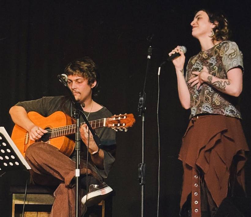 Teatro Municipal de Pouso Alegre recebe show 'Hortelã - 40 anos' com entrada franca