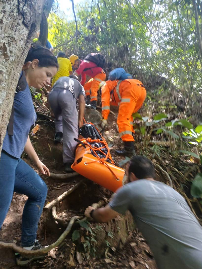 Homem morre afogado ao tentar salvar a filha que caiu em cachoeira no Sul de Minas