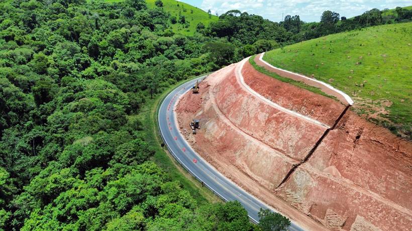Obras de ampliação da MG-290 avançam em Jacutinga e Borda da Mata