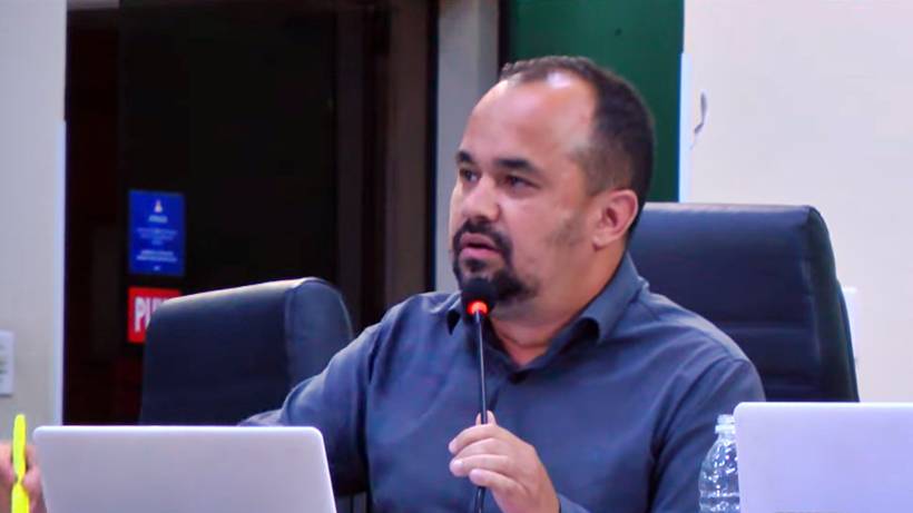 Três vereadores recuam, mas projeto de uso de bíblia nas escolas é aprovado em 2ª votação