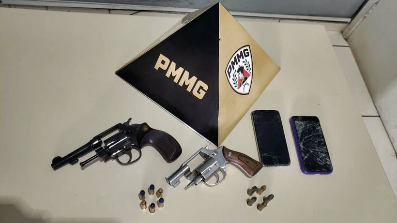 Homem joga veículo sobre policiais, que revidam com tiros em Ouro Fino