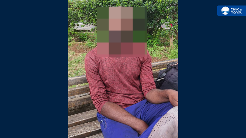 PROCURADO PELA JUSTIÇA HÁ MAIS DE UM ANO, HOMEM É PRESO SENTADO NA PRAÇA DA CATEDRAL EM POUSO ALEGRE