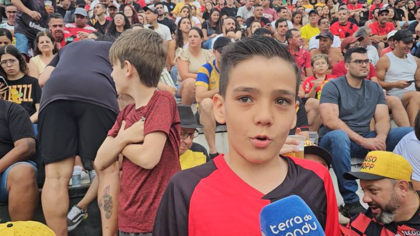 Crianças dão show à parte no Manduzão e deixam 'dicas' para o técnico Danilo