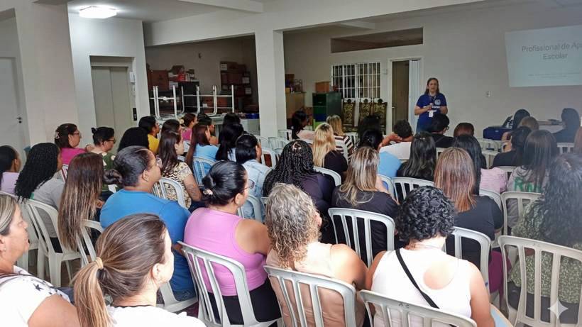 Prefeitura promove formação para monitores da rede municipal de ensino de Pouso Alegre