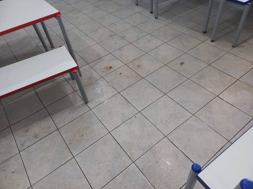 Imagens mostram infiltrações em salas de aula e outros problemas em escola do Cidade Jardim