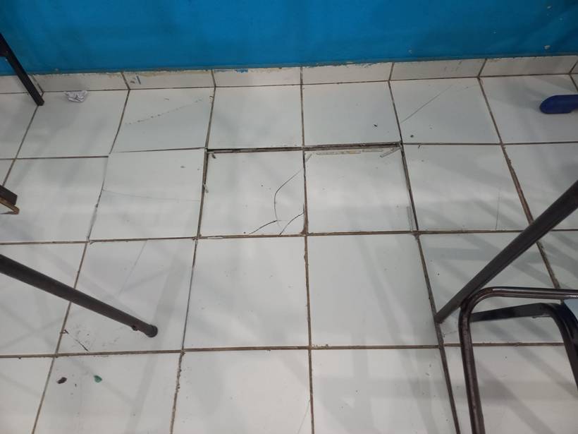Imagens mostram infiltrações em salas de aula e outros problemas em escola do Cidade Jardim