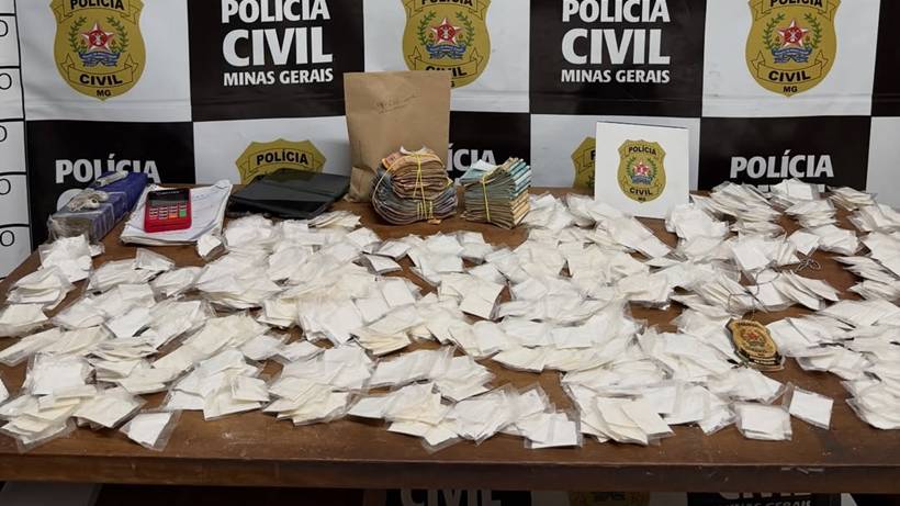 Polícia cumpre mandado de busca e apreende mais de 800 papelotes de cocaína em Extrema