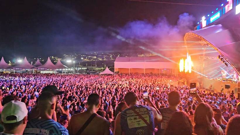 Com 18 mil foliões, Bloco do Urso tem noite histórica com Léo Santana e Nattan