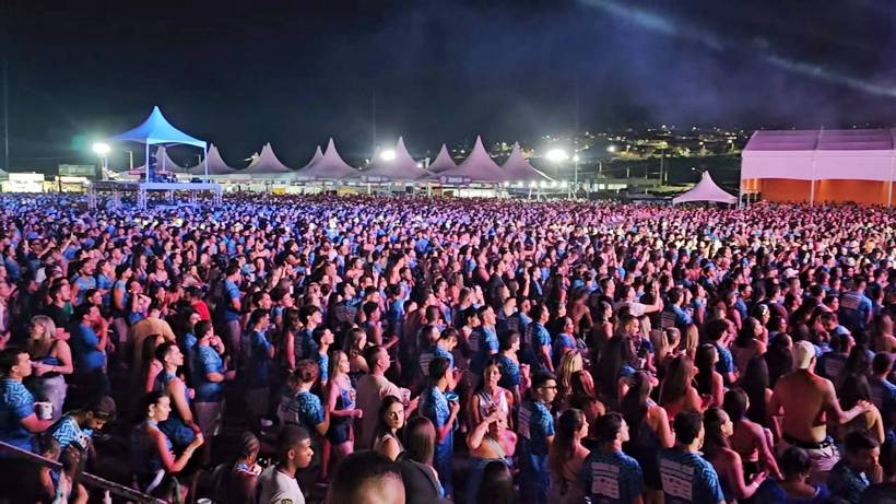 Com 18 mil foliões, Bloco do Urso tem noite histórica com Léo Santana e Nattan