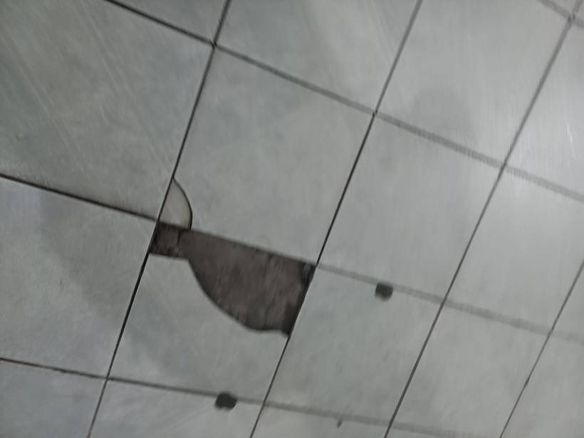 Imagens mostram infiltrações em salas de aula e outros problemas em escola do Cidade Jardim