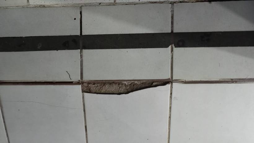 Imagens mostram infiltrações em salas de aula e outros problemas em escola do Cidade Jardim