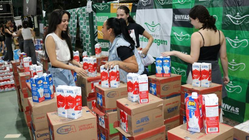 Alunos arrecadam mais de 12 mil litros de leite e óleo para o Hospital Samuel Libânio