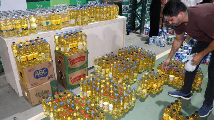 Alunos arrecadam mais de 12 mil litros de leite e óleo para o Hospital Samuel Libânio