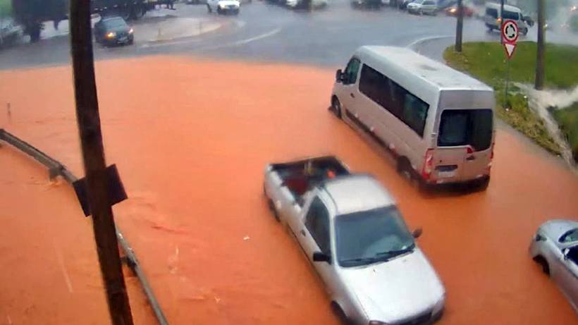 Temporal provoca alagamentos e inundações, além de queda de muros e árvores em Extrema