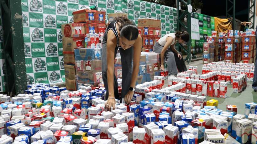 Alunos arrecadam mais de 12 mil litros de leite e óleo para o Hospital Samuel Libânio