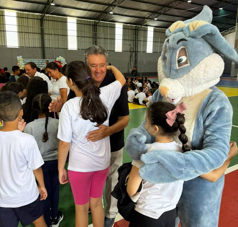 Cerca de 2,5 mil alunos ganham ovos de páscoa em São Gonçalo do Sapucaí
