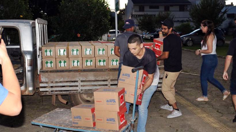 Alunos arrecadam mais de 12 mil litros de leite e óleo para o Hospital Samuel Libânio