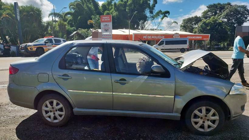 Criança de 9 anos fica ferida após acidente entre dois carros na BR-459, em Piranguinho