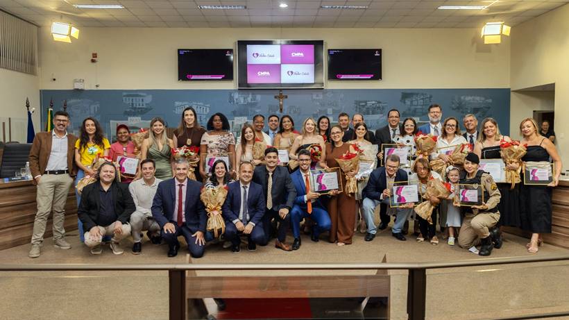 Quinze mulheres são homenageadas com Diploma Mulher Cidadã em Pouso Alegre 
