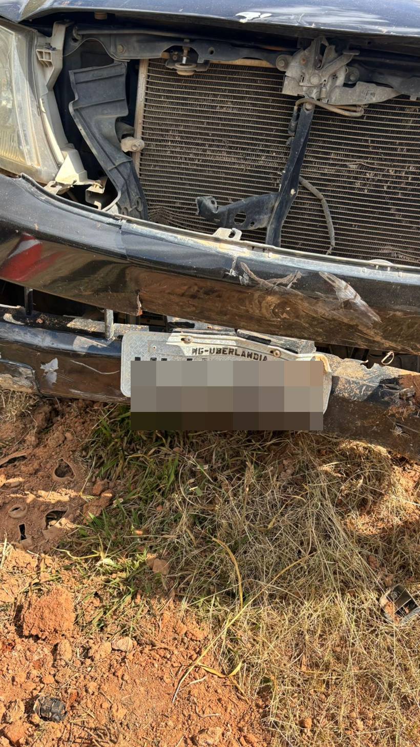 Veículo da Secretaria de Saúde de Minas se envolve em acidente com Hilux no Sul de Minas