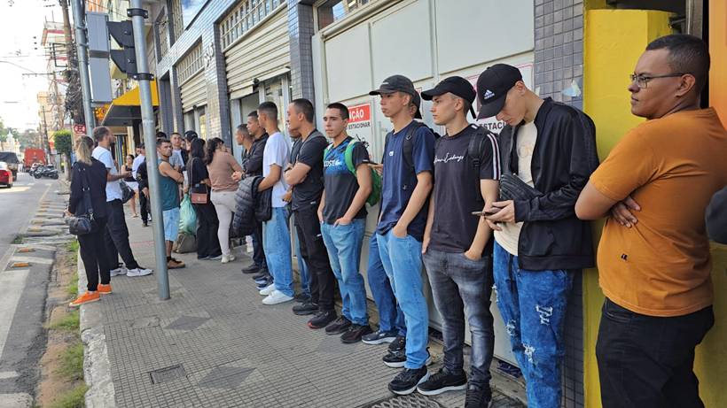 Militares lotam Hemocentro para doar sangue para recruta que sofreu acidente grave