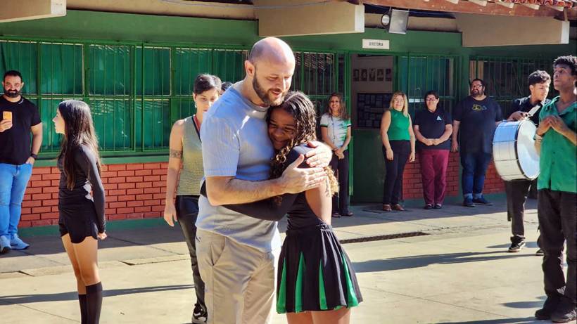 Secretário de Educação de MG visita escolas e dialoga com diretores e professores em Pouso Alegre