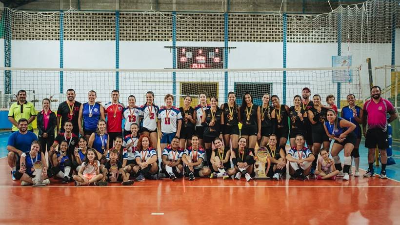 Projeto de voleibol de Cachoeira de Minas concorre ao Prêmio Isabel Salgado; veja como votar