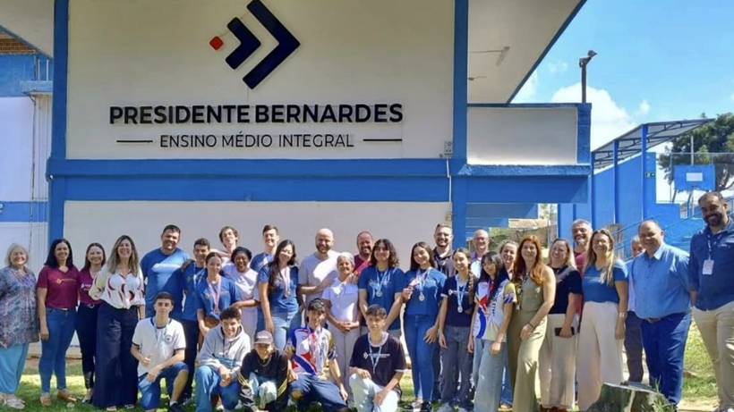 Secretário de Educação de MG visita escolas e dialoga com diretores e professores em Pouso Alegre
