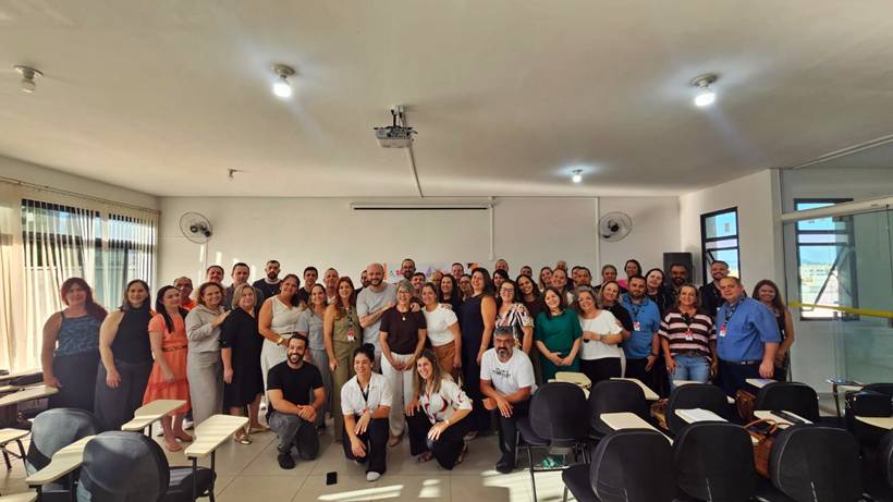 Secretário de Educação de MG visita escolas e dialoga com diretores e professores em Pouso Alegre