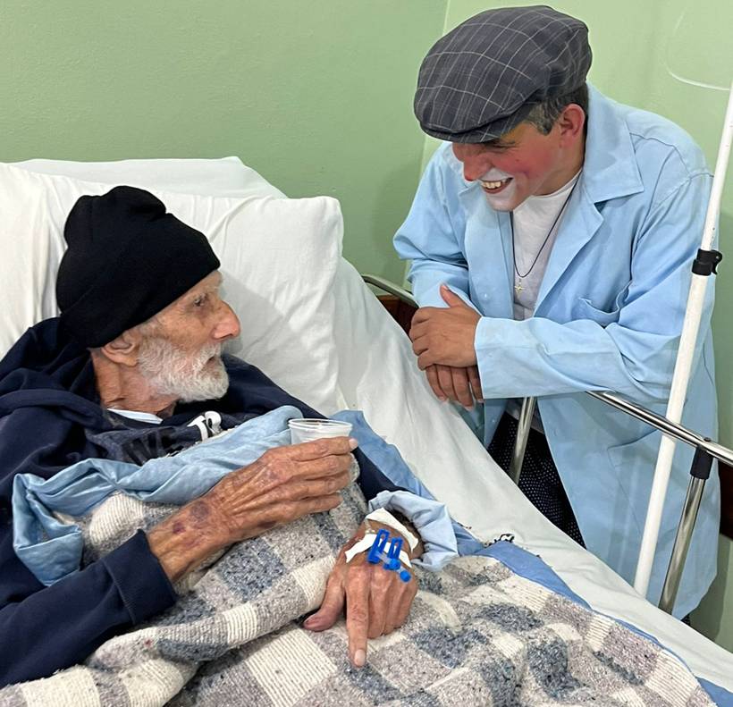 Palhaço em hospitais do Sul de Minas, historiador lançará livro sobre Saúde Mental em Estiva