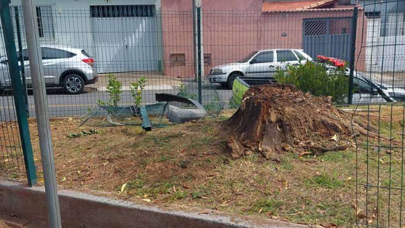 Motorista perde controle e carro invade posto de saúde no Esplanada, em Pouso Alegre