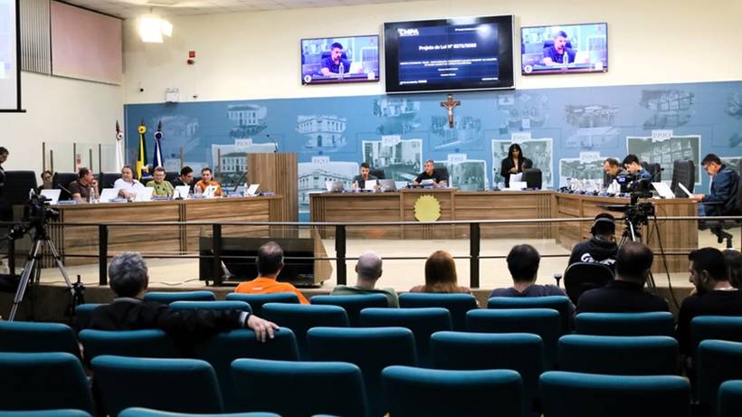 Projeto aprovado na Câmara de Pouso Alegre estende licença paternidade para 20 dias
