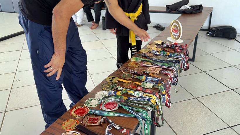 Aos 9 anos, menino de Pouso Alegre acumula 38 medalhas no jiu-jitsu e sonha em ser policial federal