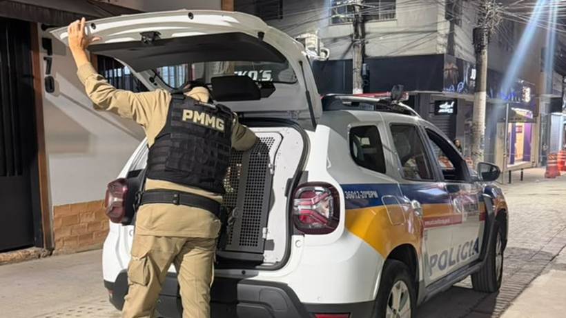 Homem invade casas, caminha sobre telhados e acaba preso após furtar loja