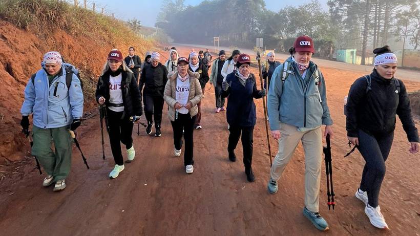 Mulheres que enfrentam o câncer transformam histórias de superação em caminhada de fé