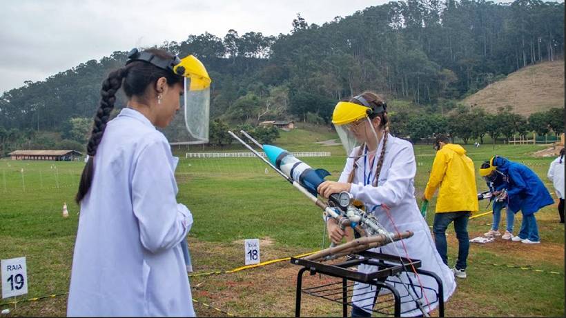 Estudantes de Pouso Alegre conquistam ouro na Mostra Brasileira de Foguetes