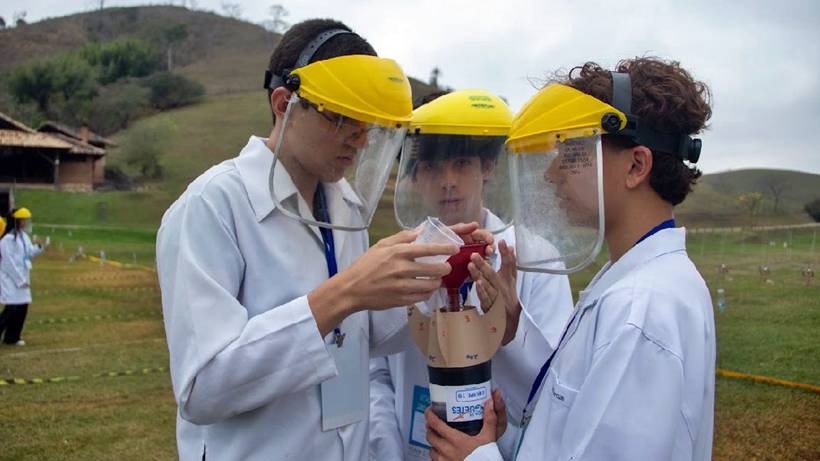 Estudantes de Pouso Alegre conquistam ouro na Mostra Brasileira de Foguetes