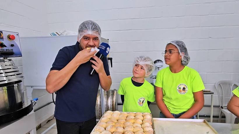 Crianças trocam telas por panelas e descobrem novos sabores e habilidades em projeto social criancas cozinha santa rita do sapucaí