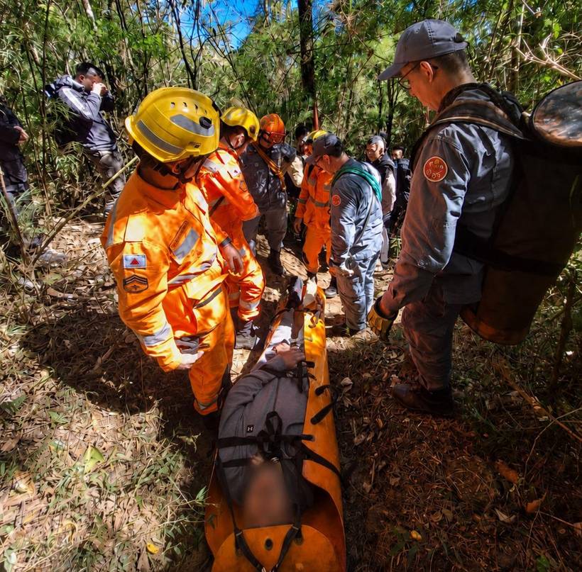 Homem sofre torção no tornozelo e precisa ser resgatado em trilha na Pedra das Flores