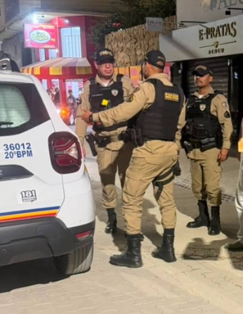 Homem invade casas, caminha sobre telhados e acaba preso após furtar loja