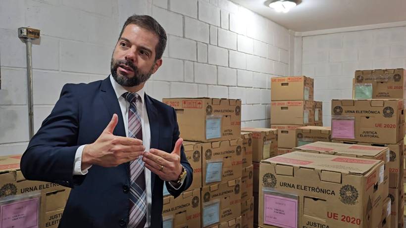 Eleições 2026: Urnas eletrônicas passam por testes e preparação em Pouso Alegre