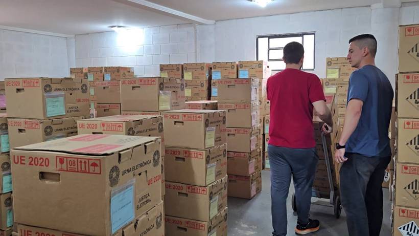 Eleições 2026: Urnas eletrônicas passam por testes e preparação em Pouso Alegre