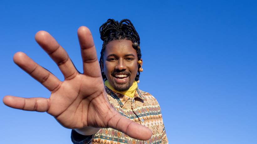 Cantor de Pouso Alegre lança 'Coragem', primeiro single do álbum 'Corpo Livre'