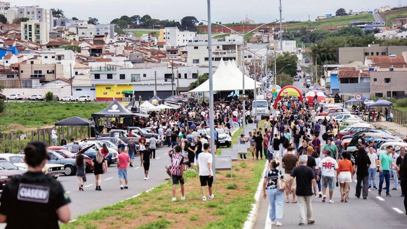 Uaiktoberfest e encontro de carros antigos movimentam Pouso Alegre em outubro