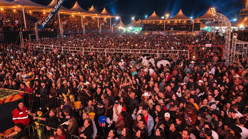 Barretinho recebe 10 mil pessoas no primeiro dia; festa continua sexta e sábado