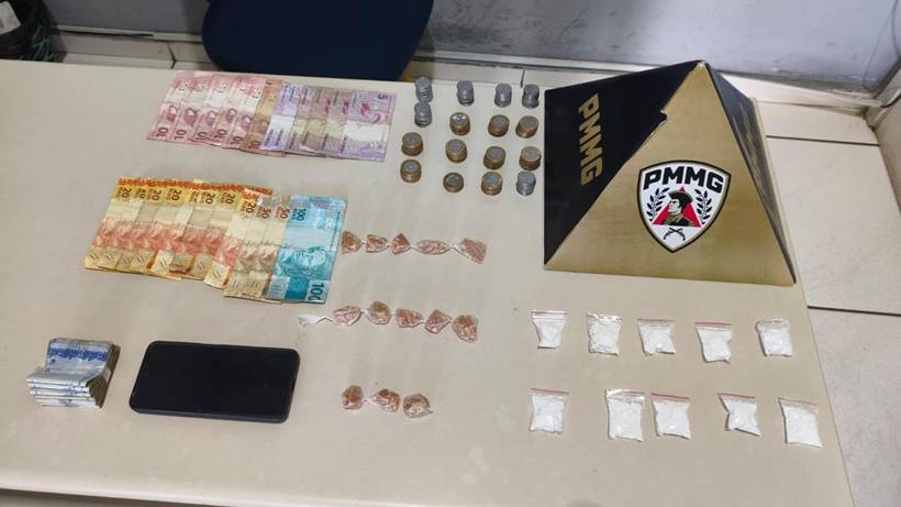 PM prende dois homens e apreende drogas, dinheiro e veículo em Ouro Fino